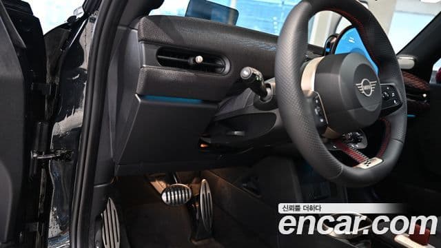 Mini Cooper S 4세대 JCW, 2025 16