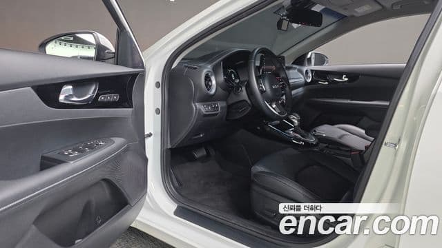 Kia The / новый New K3 2세대 Signature, 2022 11