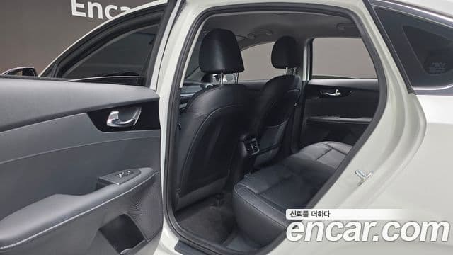 Kia The / новый New K3 2세대 Signature, 2022 17