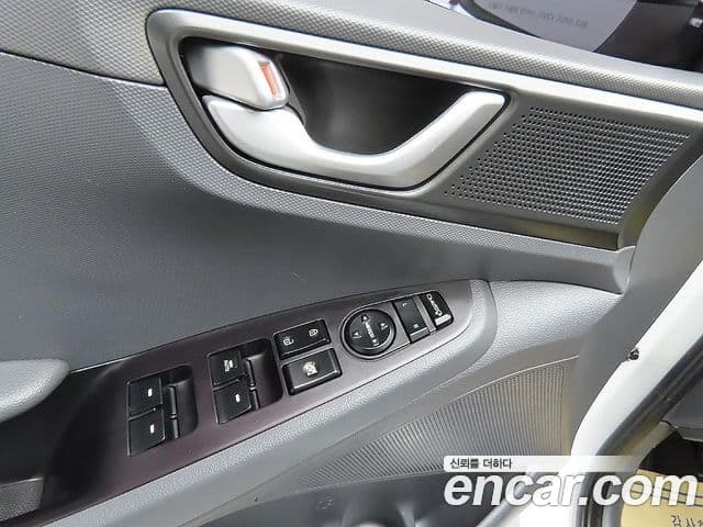 Hyundai Ioniq гибрид, 2017 13