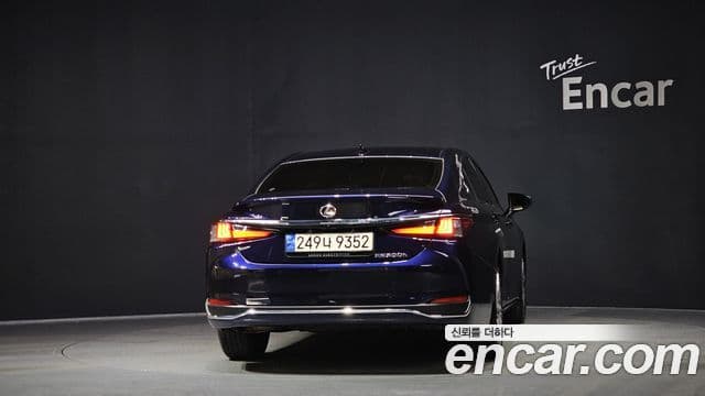 Lexus ES300h 7세대 Executive, 2024 4
