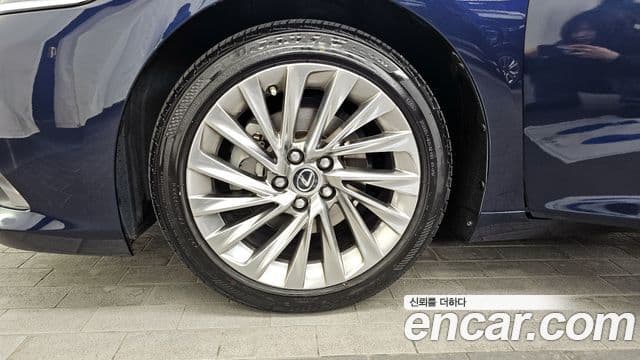 Lexus ES300h 7세대 Executive, 2024 все фото
