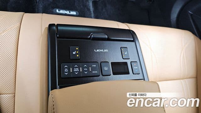 Lexus ES300h 7세대 Executive, 2024 18