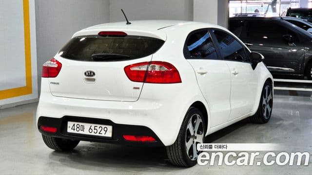 Kia All New Pride Prestige, 2012 6