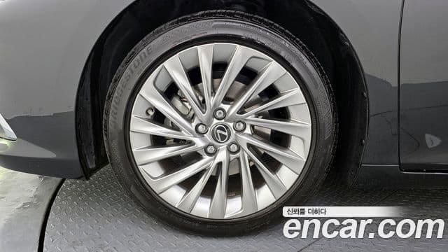 Lexus ES300h 7세대 Executive, 2025 все фото