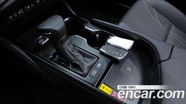 Lexus ES300h 7세대 Executive, 2025 9