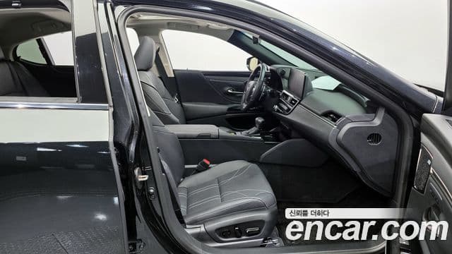 Lexus ES300h 7세대 Executive, 2025 10