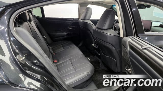 Lexus ES300h 7세대 Executive, 2025 12