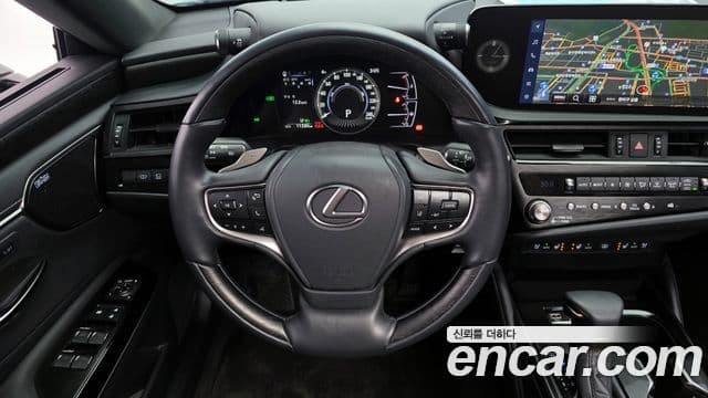 Lexus ES300h 7세대 Executive, 2025 13