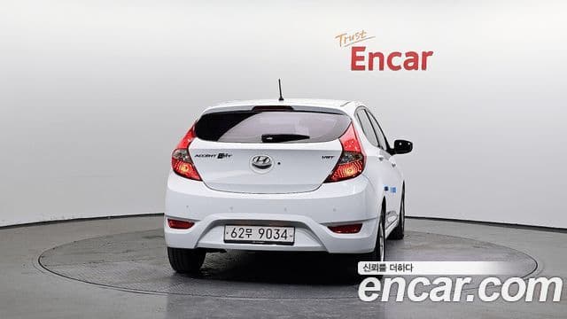 Hyundai Accent(новый кузов / новое поколение) Premier, 2012 4