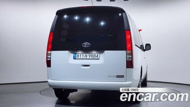 Hyundai Staria Modern, 2023 4