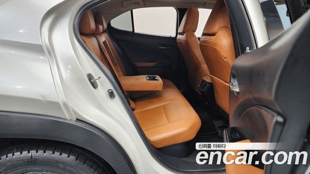 Lexus UX250h, 2019 12