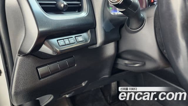 Lexus UX250h, 2019 14