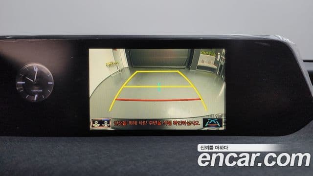 Lexus UX250h, 2019 16