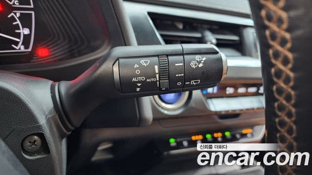 Lexus UX250h, 2019 18