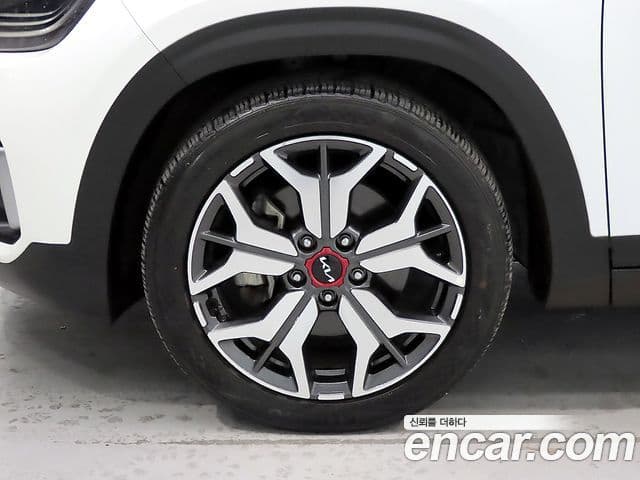 Kia Seltos Signature, 2023 все фото