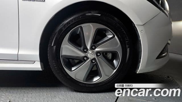 Hyundai LF Sonata гибрид Premium, 2016 все фото