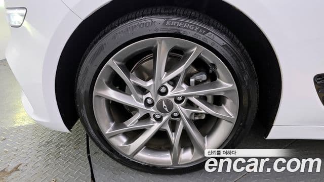 Genesis The / новый New G70, 2021 все фото