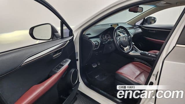 Lexus NX300h Executive, 2016 10