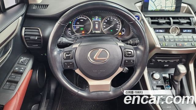 Lexus NX300h Executive, 2016 13