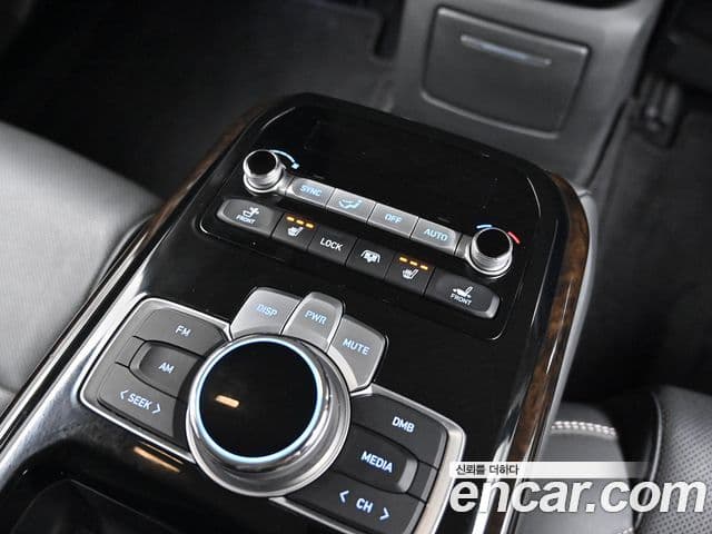 Genesis G90 Premium Luxury, 2019 16