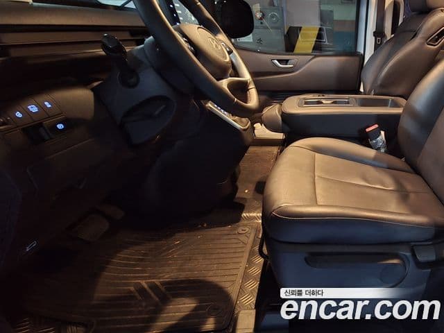 Hyundai Staria Modern, 2025 11