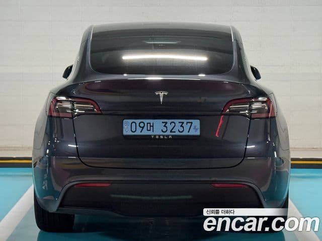 Tesla модель Y, 2025 4