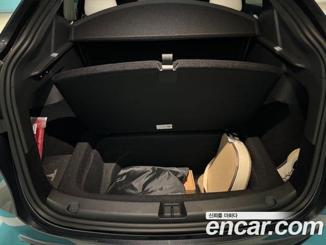 Tesla модель Y, 2025 13