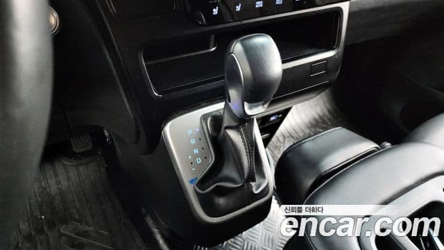 Hyundai Staria Modern, 2023 9