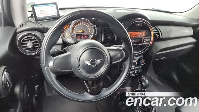 Mini Cooper D 3세대, 2015 13