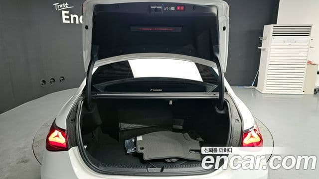 Mercedes-Benz E-класс W214 Avantgarde, 2025 20