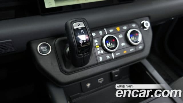 Land Rover Defender (L663) 110 P300 X-Dynamic SE, 2024 9