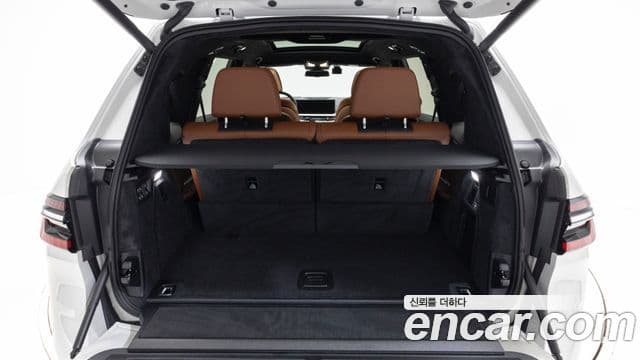 BMW X7 (G07) xDrive 40i Design Pure Excellence 6인승, 2025 7