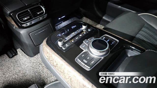 Genesis G90 Premium Luxury, 2020 17