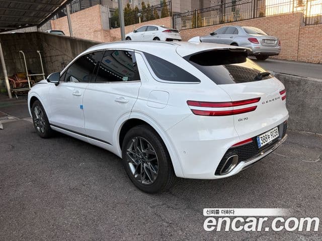 Genesis GV70, 2024 4