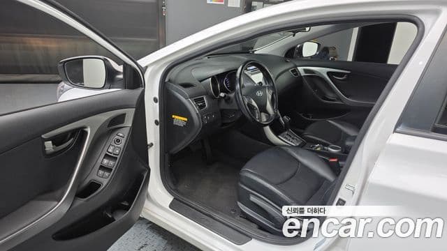 Hyundai Avante MD M16 GDI Avenue, 2013 10