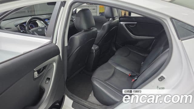 Hyundai Avante MD M16 GDI Avenue, 2013 11