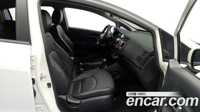 Kia All New Pride Prestige, 2012 10