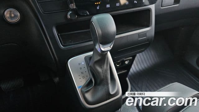 Hyundai Staria Modern, 2025 9