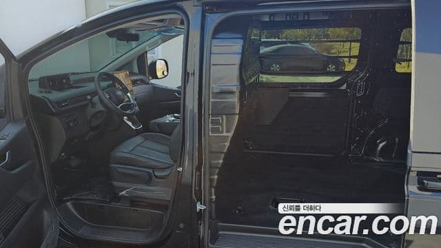 Hyundai Staria Modern, 2025 10