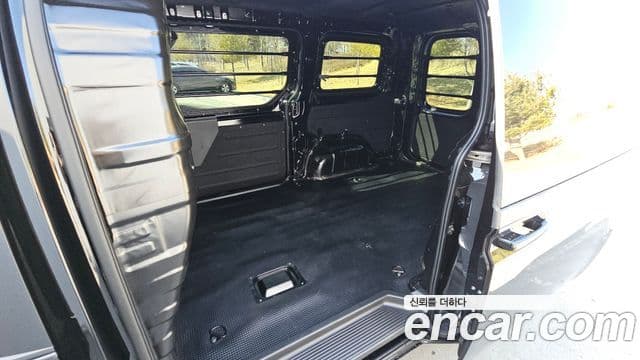 Hyundai Staria Modern, 2025 12