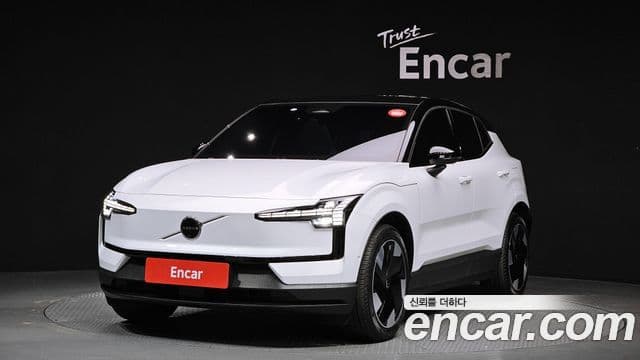 Volvo EX30 Ultra, 2025 1