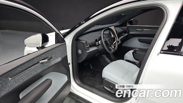 Volvo EX30 Ultra, 2025 11