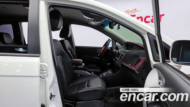 KG모빌리티(SsangYong) Korando 투리스모 4WD outdoor Edition 9인승, 2018 10