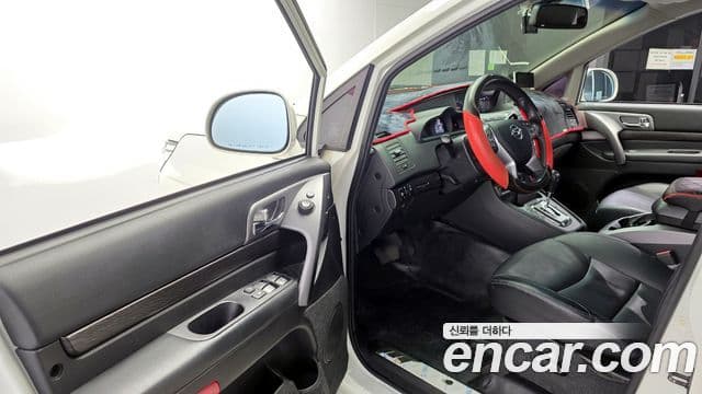 KG모빌리티(SsangYong) Korando 투리스모 4WD outdoor Edition 9인승, 2018 11