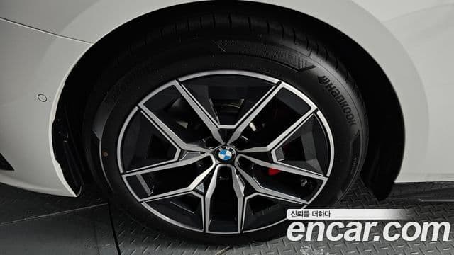 BMW 5시리즈 (G60) 520i M Sport, 2025 все фото