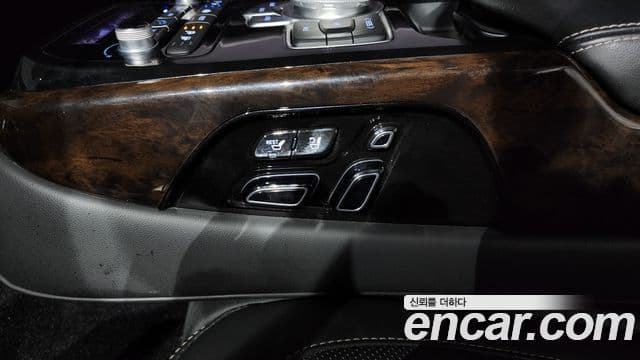 Genesis G90 Premium Luxury, 2019 17