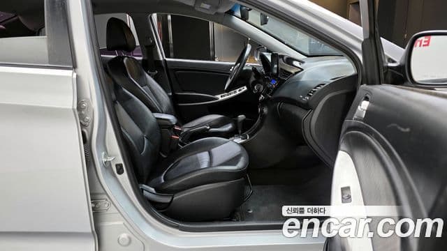 Hyundai Accent(новый кузов / новое поколение) дизель 1.6 VGT Smart, 2015 10