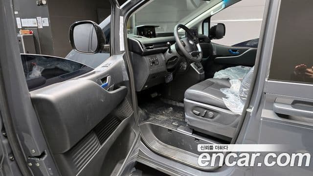 Hyundai Staria Modern, 2025 11
