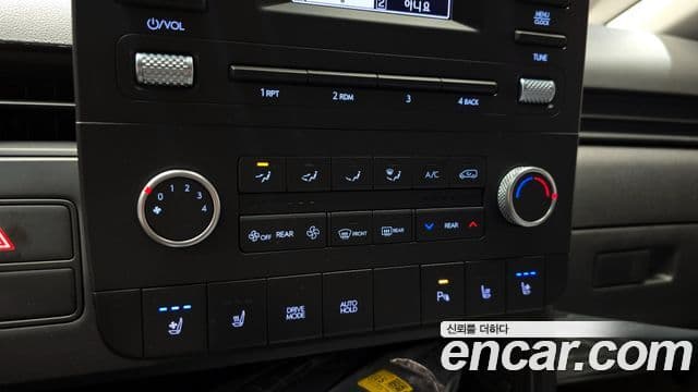 Hyundai Staria Modern, 2025 17